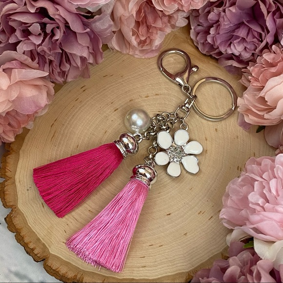 Chic Two Tone Pink Tassel Flower Pearl Keychain - Picture 7 of 16